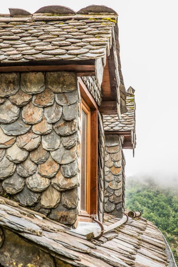 The Dragon Barn - * Ascou